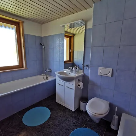 Meleze In Sonniger Lage Mit Schoenem Ausblick , Fuer 6 Personen Mase