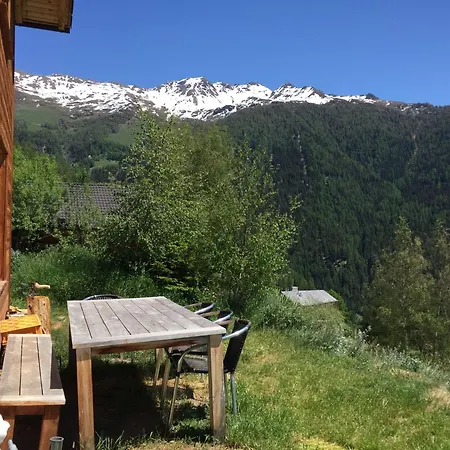 Meleze In Sonniger Lage Mit Schoenem Ausblick , Fuer 6 Personen بيت للعطل