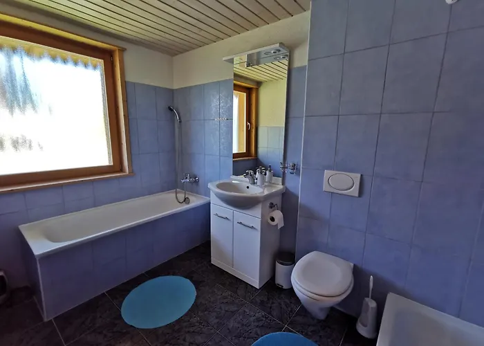 Meleze In Sonniger Lage Mit Schoenem Ausblick , Fuer 6 Personen Mase