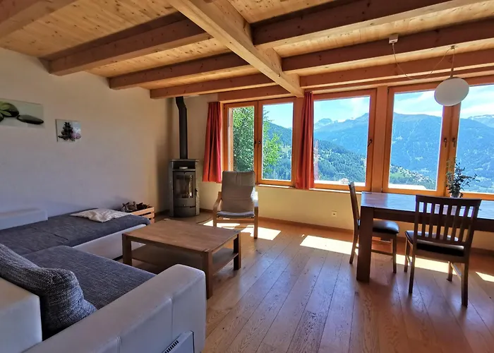 Meleze In Sonniger Lage Mit Schoenem Ausblick , Fuer 6 Personen Semesterbostad