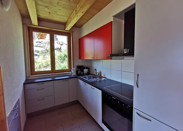 Meleze In Sonniger Lage Mit Schoenem Ausblick , Fuer 6 Personen Semesterbostad