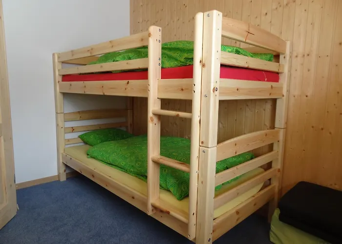 Meleze In Sonniger Lage Mit Schoenem Ausblick , Fuer 6 Personen *