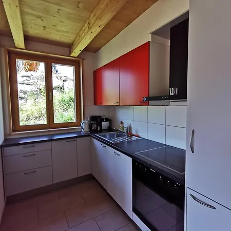 Meleze In Sonniger Lage Mit Schoenem Ausblick , Fuer 6 Personen Semesterbostad